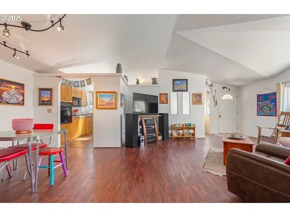 $140,000 | 310 Pitney Lane, Unit 40, Junction City, OR 97448