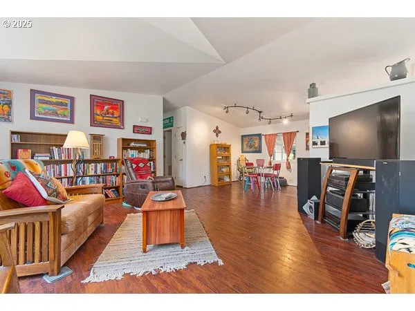 $140,000 | 310 Pitney Lane, Unit 40, Junction City, OR 97448