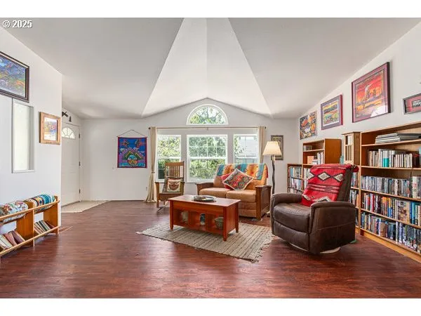 $140,000 | 310 Pitney Lane, Unit 40, Junction City, OR 97448