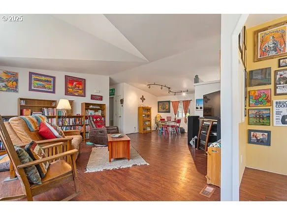 $140,000 | 310 Pitney Lane, Unit 40, Junction City, OR 97448