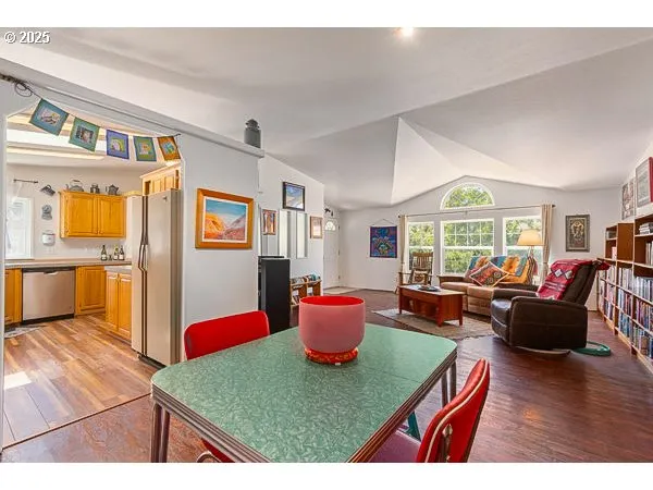 $140,000 | 310 Pitney Lane, Unit 40, Junction City, OR 97448