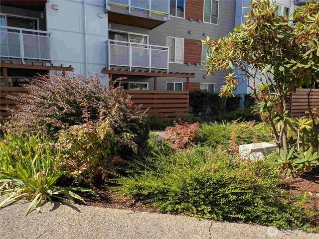 $365,000 | 10501 8th Avenue Northeast, Unit 115, Seattle, WA 98125