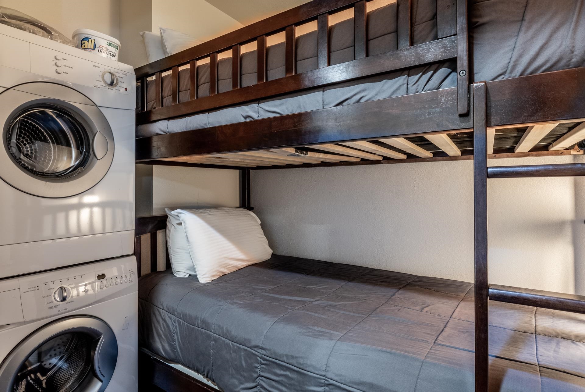 152 Viewpoint Road, Unit 115 Mammoth Lakes, CA 93546 - Photo 18 of 45 a view of a bedroom with washer and dryer