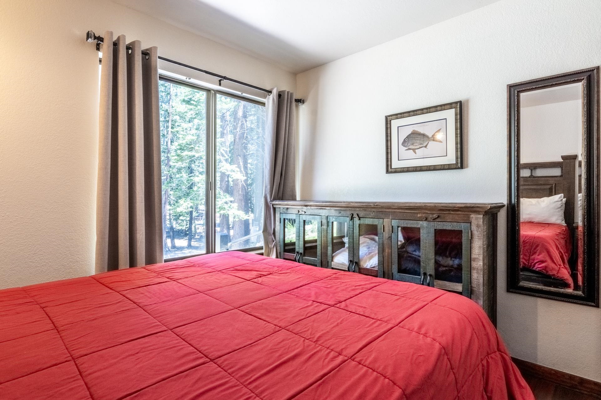 152 Viewpoint Road, Unit 115 Mammoth Lakes, CA 93546 - Photo 22 of 45 a bed sitting in a bedroom next to a window