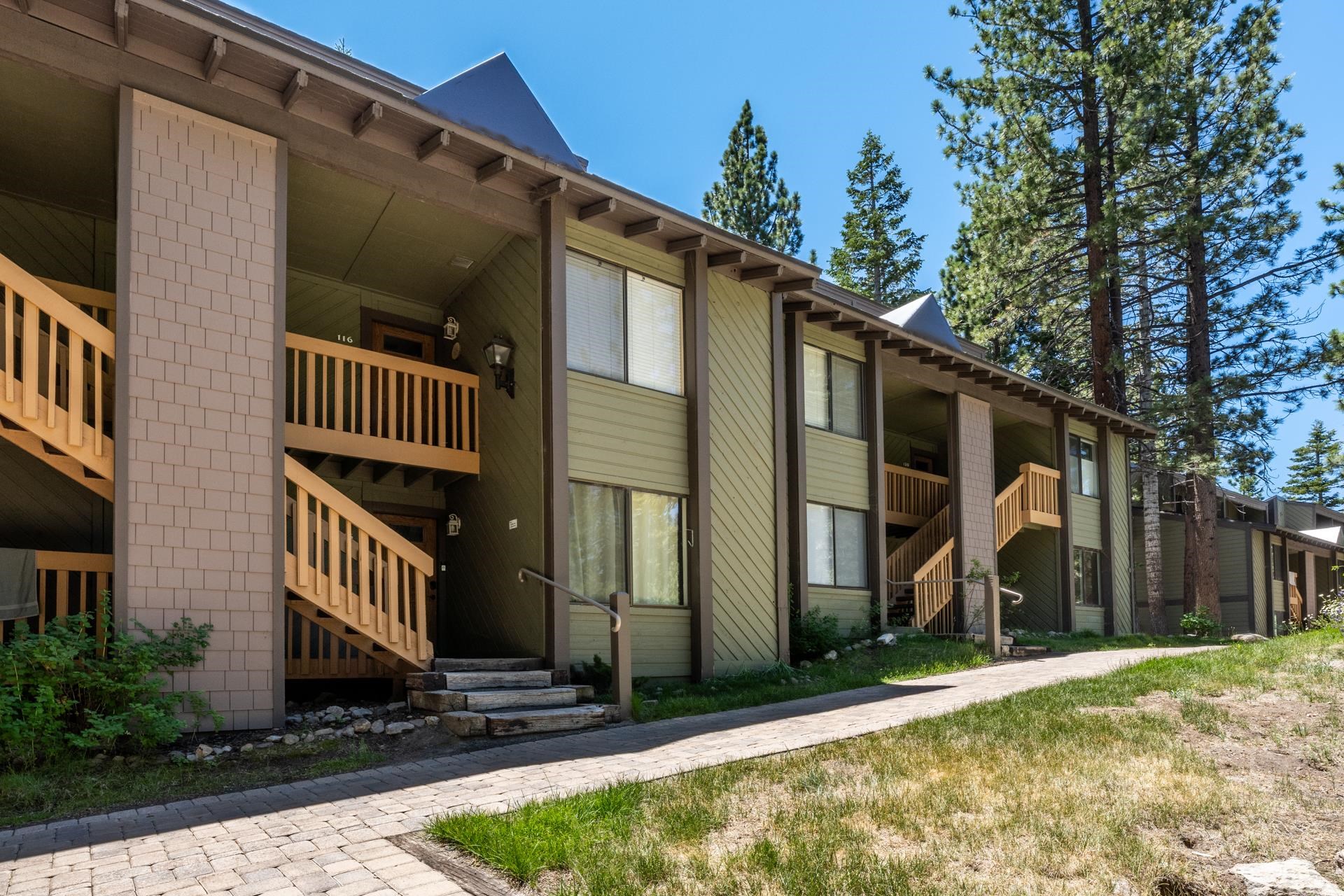 152 Viewpoint Road, Unit 115 Mammoth Lakes, CA 93546 - Photo 29 of 45 a view of a house with a yard