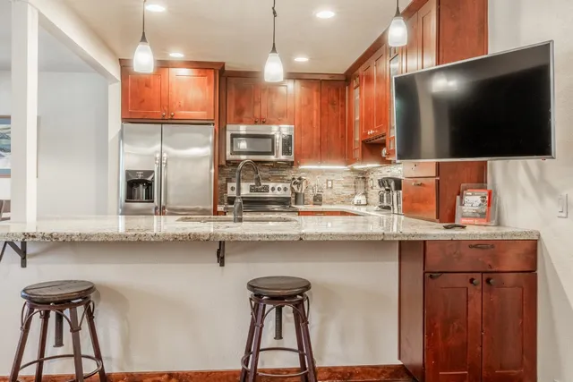 $599,000 | 152 Viewpoint Road, Unit 115, Mammoth Lakes, CA 93546