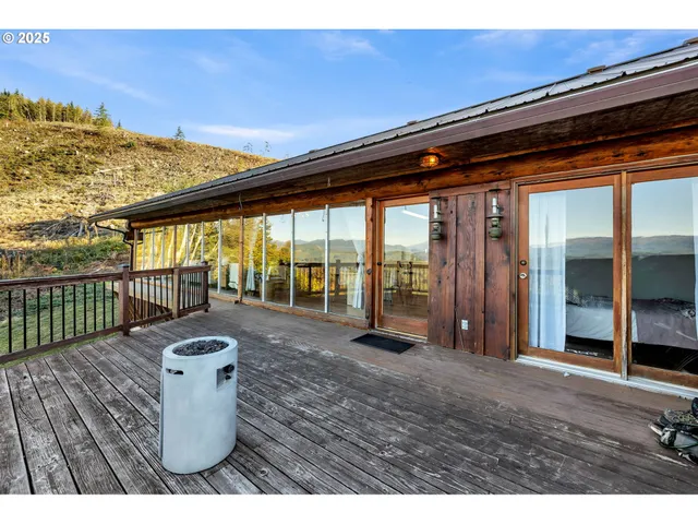 a view of front door and porch