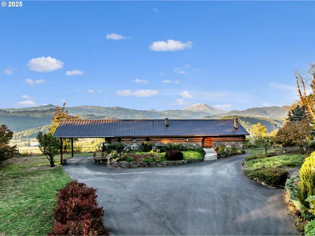 a view of a street with outdoor space