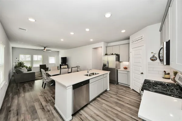 $2,400 | 8449 Sweet Cherry Lane, Magnolia, TX 77354