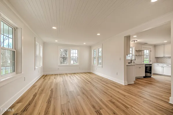 $440,000 | 19265 Cleveland Road, Abingdon, VA 24211