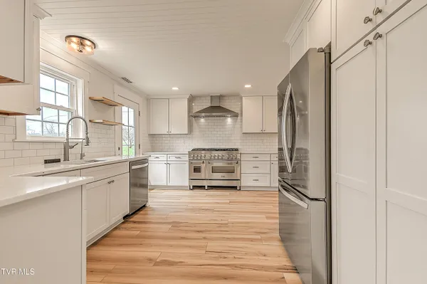 $440,000 | 19265 Cleveland Road, Abingdon, VA 24211