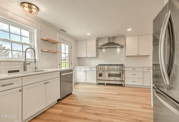 $440,000 | 19265 Cleveland Road, Abingdon, VA 24211