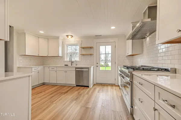 $440,000 | 19265 Cleveland Road, Abingdon, VA 24211