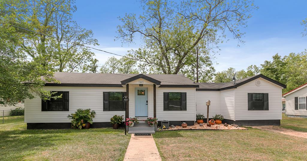 162 Jackson Avenue Slocomb, AL 36375 - Photo 1 of 33 Main View