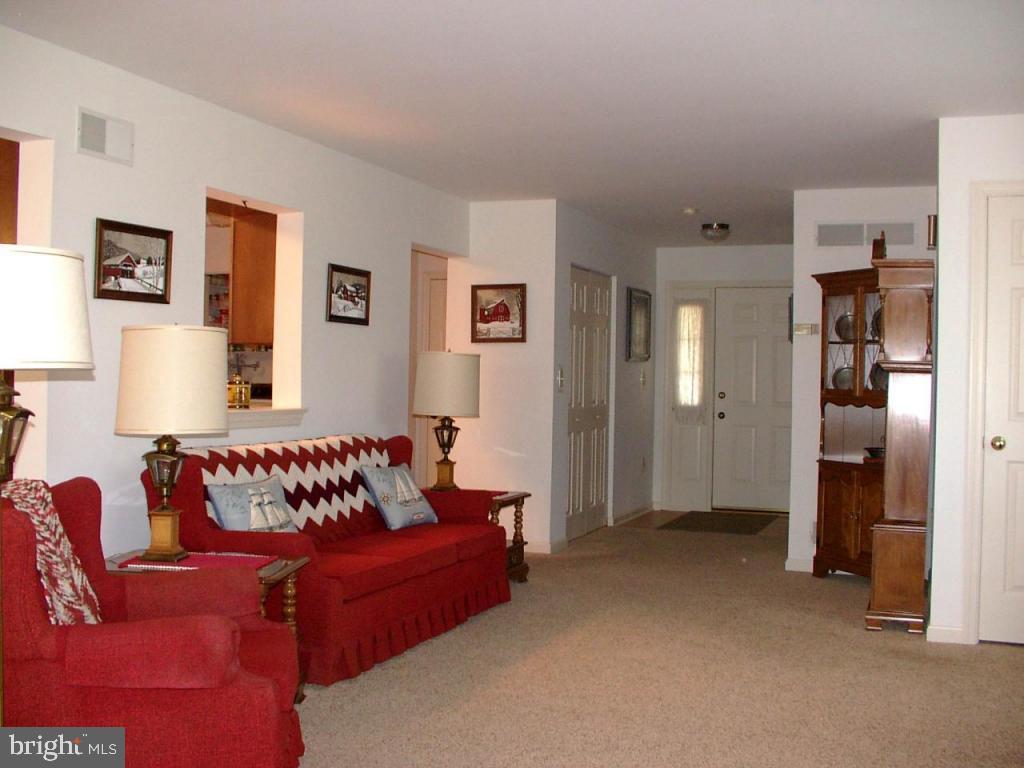 137 Pepperton Court Lititz, PA 17543 - Photo 2 of 16 Gallery Image 2