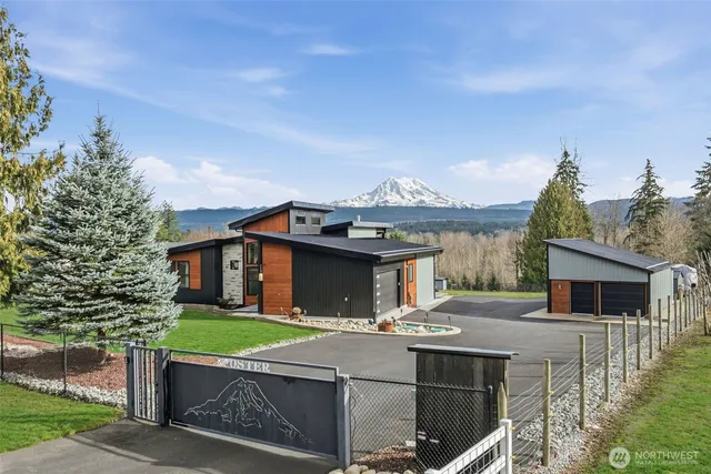 $899,888 | 12516 Kapowsin Highlands Drive East, Graham, WA 98338