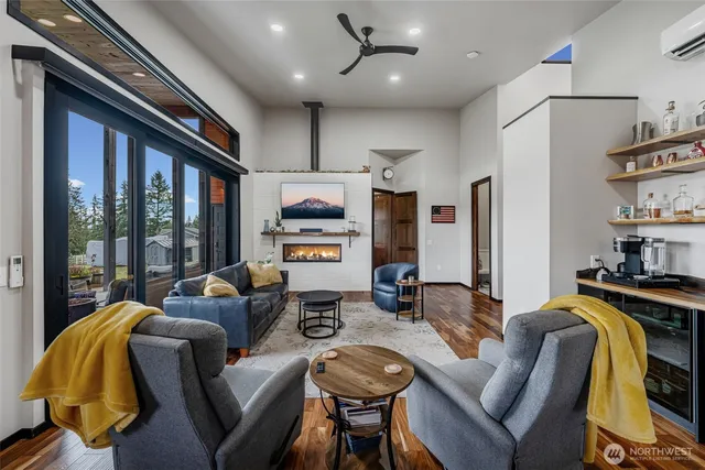 $899,888 | 12516 Kapowsin Highlands Drive East, Graham, WA 98338