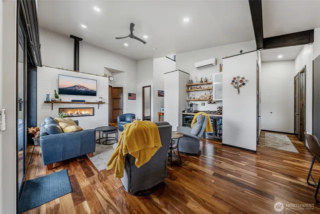 $899,888 | 12516 Kapowsin Highlands Drive East, Graham, WA 98338