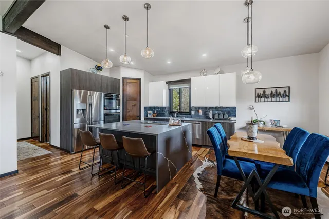 $899,888 | 12516 Kapowsin Highlands Drive East, Graham, WA 98338