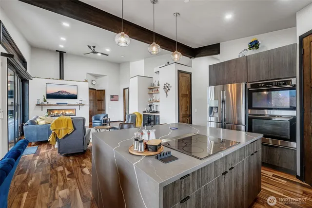 $899,888 | 12516 Kapowsin Highlands Drive East, Graham, WA 98338