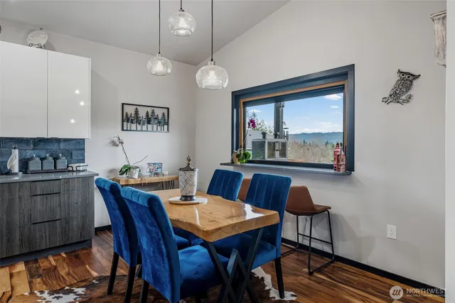 $899,888 | 12516 Kapowsin Highlands Drive East, Graham, WA 98338