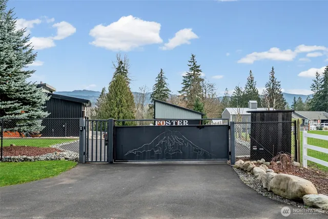 $899,888 | 12516 Kapowsin Highlands Drive East, Graham, WA 98338