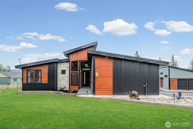 $899,888 | 12516 Kapowsin Highlands Drive East, Graham, WA 98338