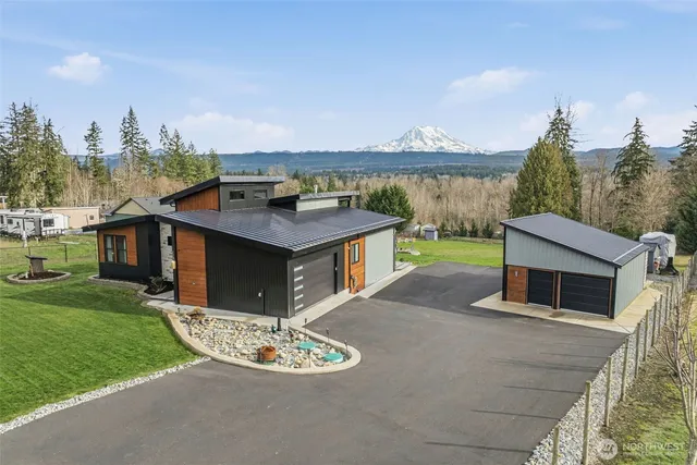 $899,888 | 12516 Kapowsin Highlands Drive East, Graham, WA 98338