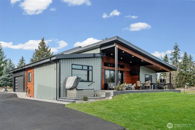 $899,888 | 12516 Kapowsin Highlands Drive East, Graham, WA 98338