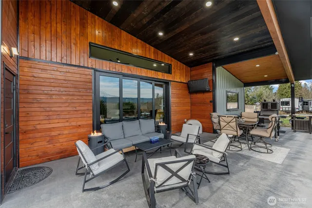 $899,888 | 12516 Kapowsin Highlands Drive East, Graham, WA 98338