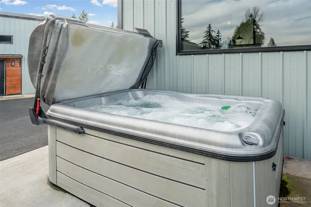 $899,888 | 12516 Kapowsin Highlands Drive East, Graham, WA 98338