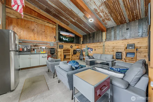 $899,888 | 12516 Kapowsin Highlands Drive East, Graham, WA 98338