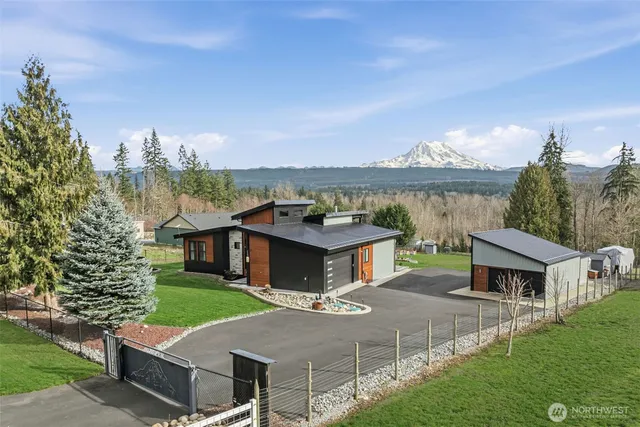 $899,888 | 12516 Kapowsin Highlands Drive East, Graham, WA 98338