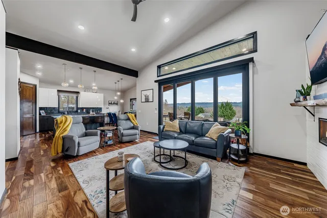 $899,888 | 12516 Kapowsin Highlands Drive East, Graham, WA 98338