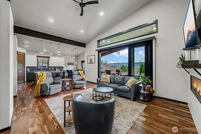 $899,888 | 12516 Kapowsin Highlands Drive East, Graham, WA 98338