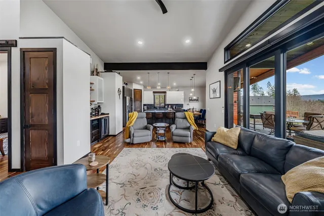 $899,888 | 12516 Kapowsin Highlands Drive East, Graham, WA 98338