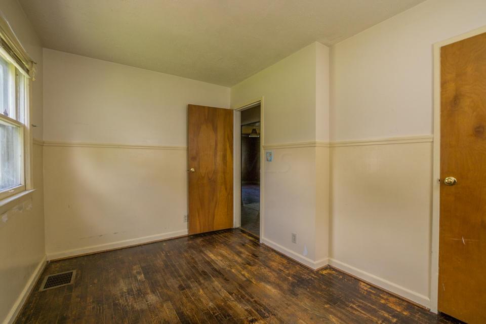 253 South Ashburton Road Columbus, OH 43213 - Photo 23 of 36