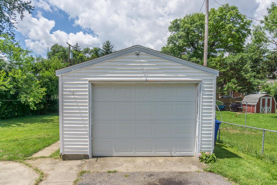 253 South Ashburton Road Columbus, OH 43213 - Photo 8 of 36