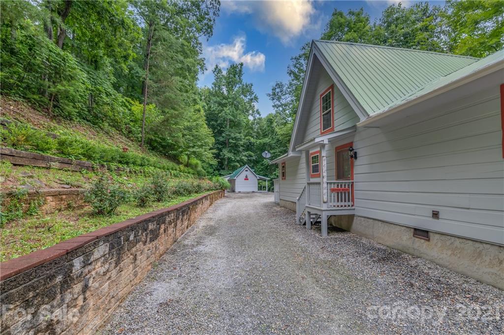 242 Reedy Ridge Road Hendersonville, NC 28792 - Photo 4 of 48 Gallery Image 4