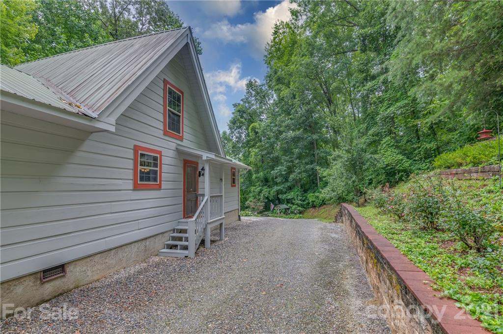 242 Reedy Ridge Road Hendersonville, NC 28792 - Photo 6 of 48 Gallery Image 6