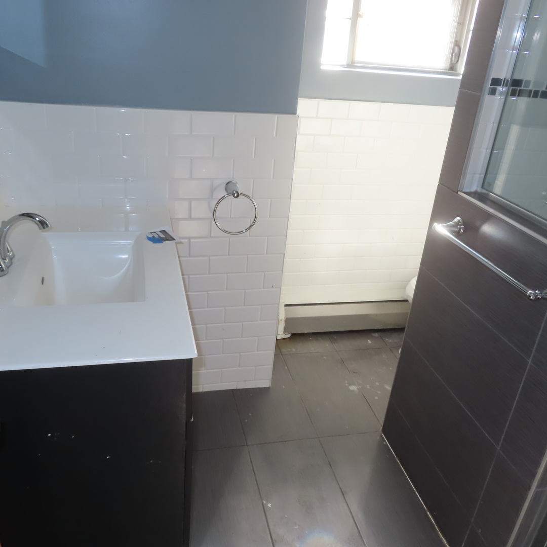 8316 Coral Drive Norridge, IL 60706 - Photo 24 of 42 a view of bathroom