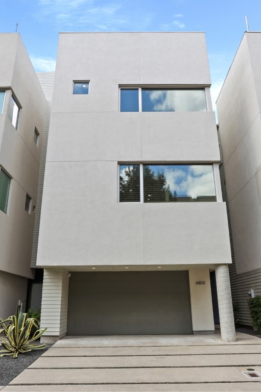 4302 Rose Street Houston, TX 77007 - Photo 1 of 25
