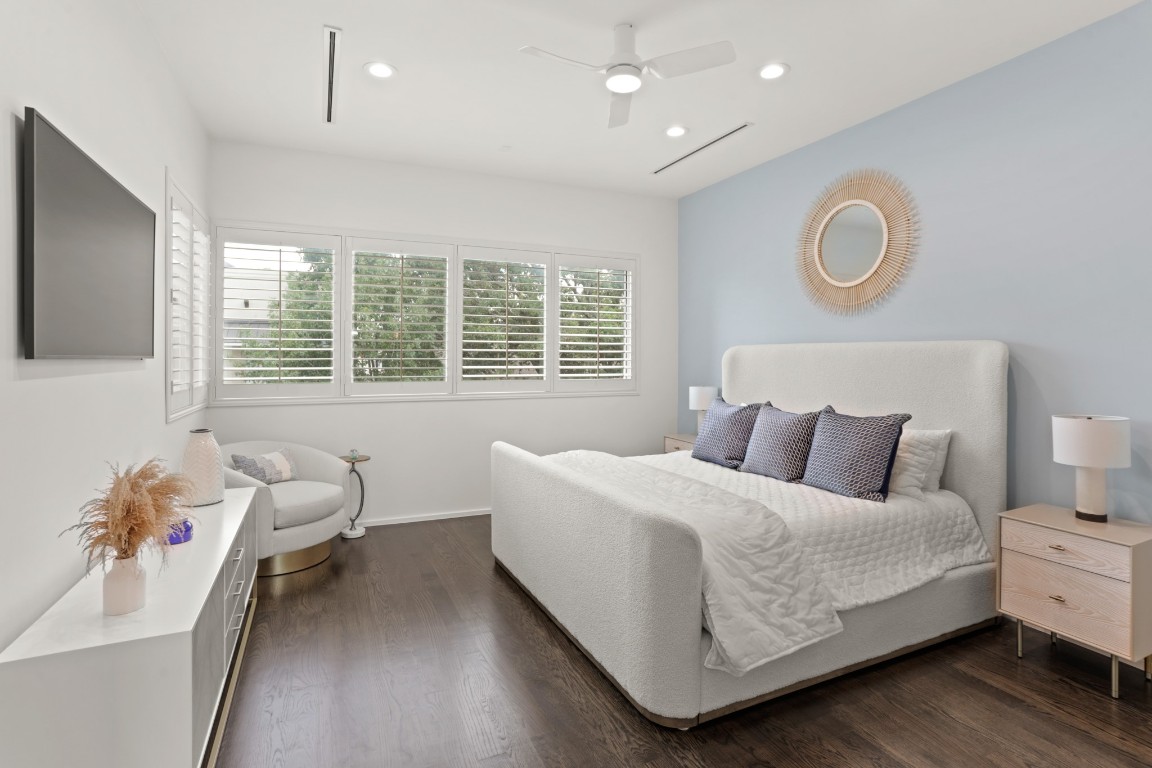 4302 Rose Street Houston, TX 77007 - Photo 12 of 25 a bedroom with a bed and a large window