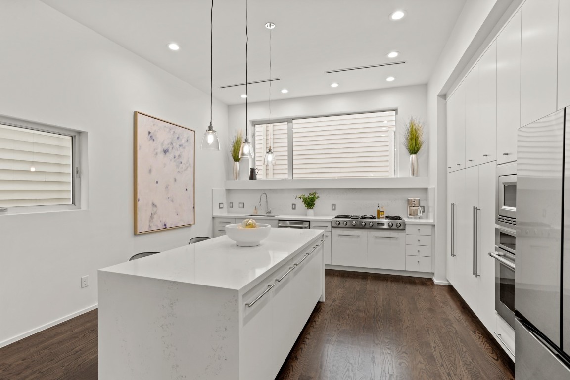 4302 Rose Street Houston, TX 77007 - Photo 5 of 25 a kitchen with a sink stove and refrigerator