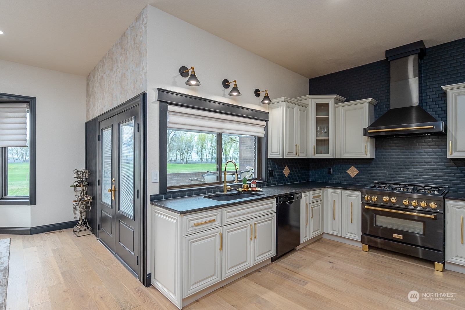 1279 Rd F .2 Northeast Moses Lake, WA 98837 - Photo 7 of 32 Gallery Image 7