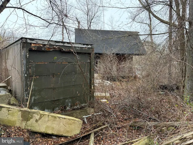 a view of a backyard of the house