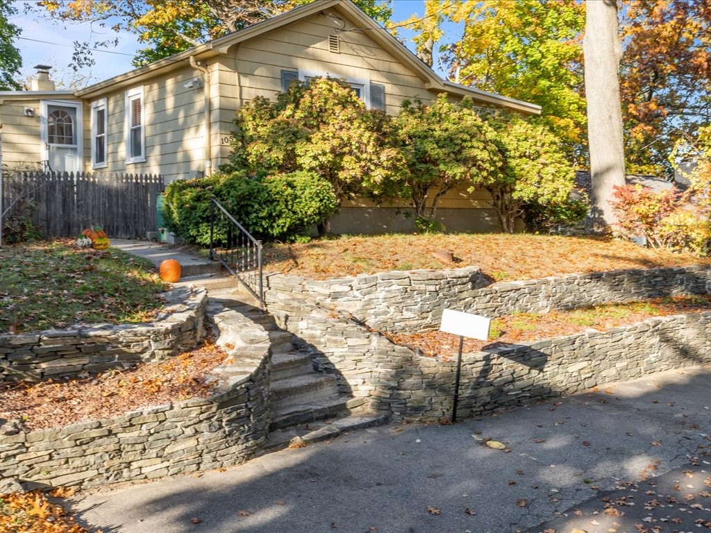 105 Naushon Avenue Warwick, RI 02888 - Photo 2 of 15