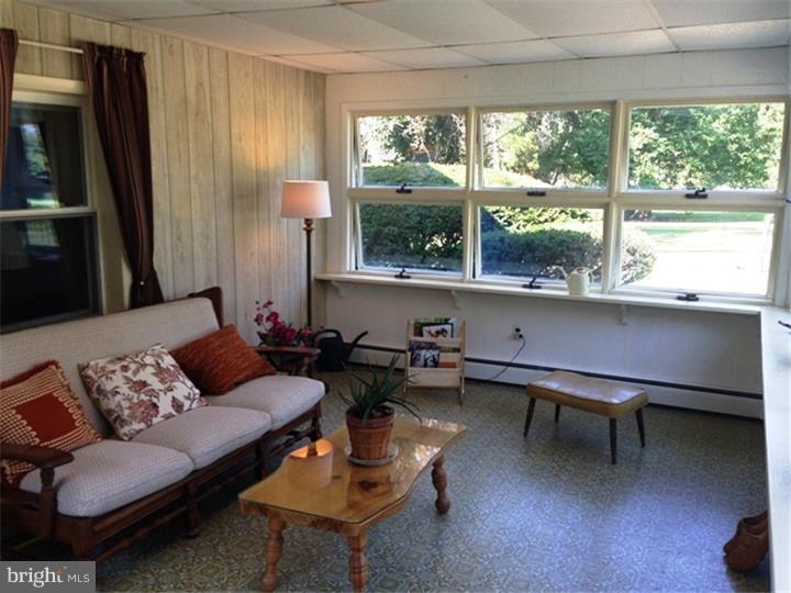 91 State Road Avondale, PA 19311 - Photo 4 of 25 Sun Room