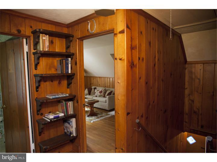 91 State Road Avondale, PA 19311 - Photo 9 of 25 Hallway
