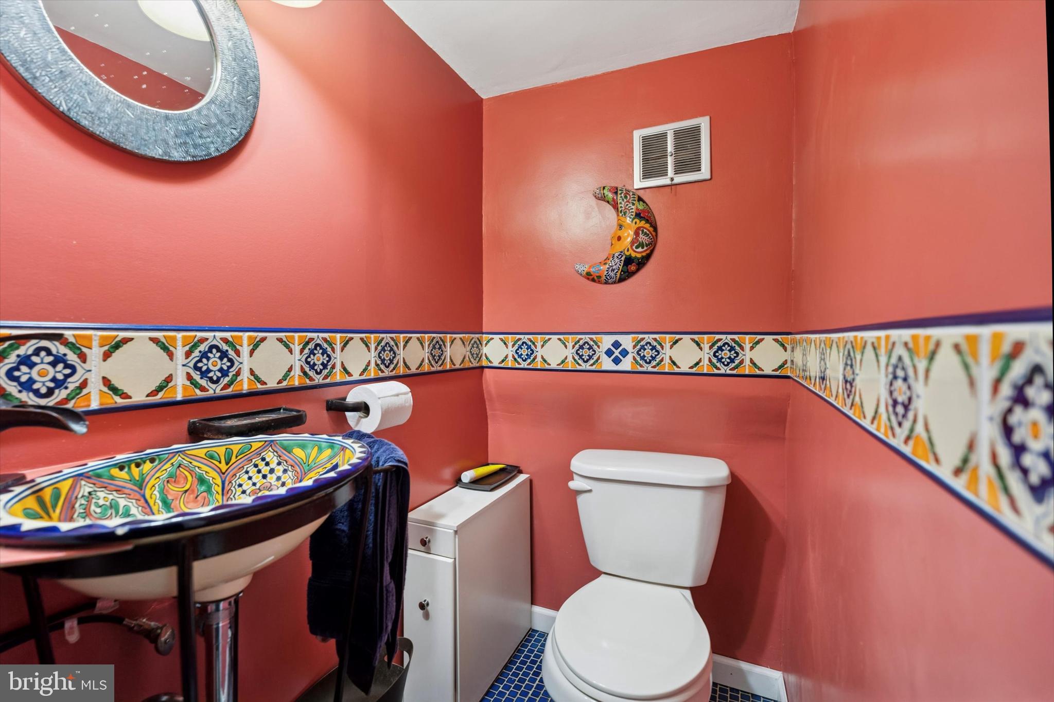 990 Indian Creek Road Jenkintown, PA 19046 - Photo 39 of 58 a bathroom with a toilet and a sink
